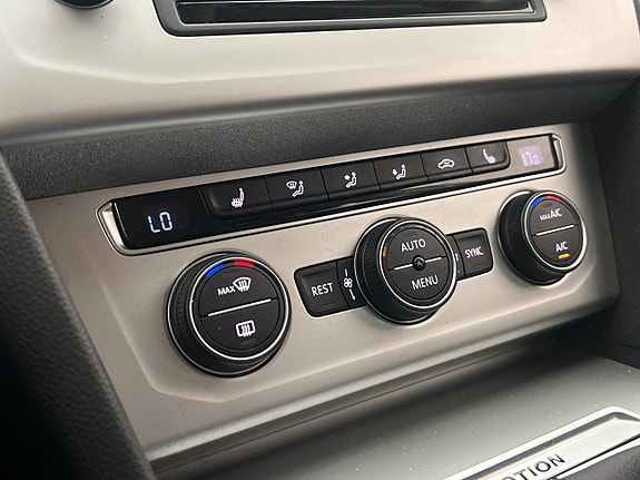 Volkswagen Passat 20 of 27