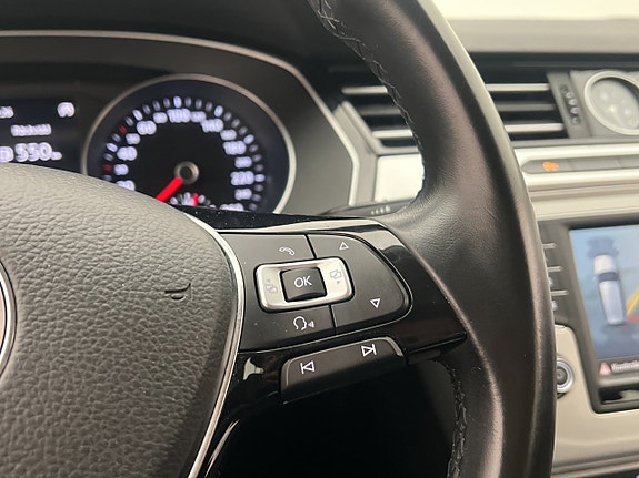 Volkswagen Passat 21 of 27