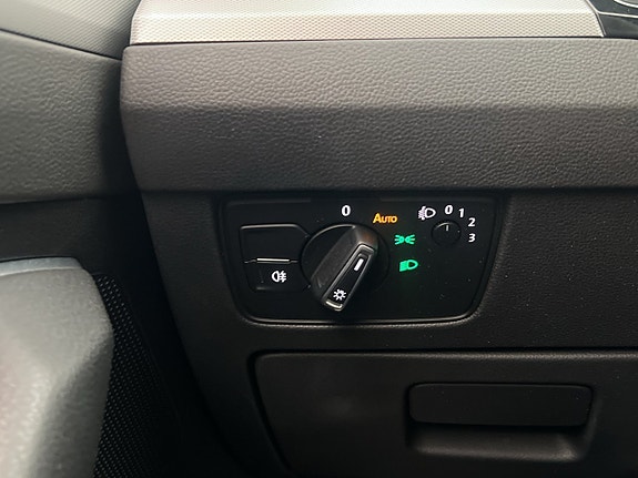 Volkswagen Passat 23 of 27