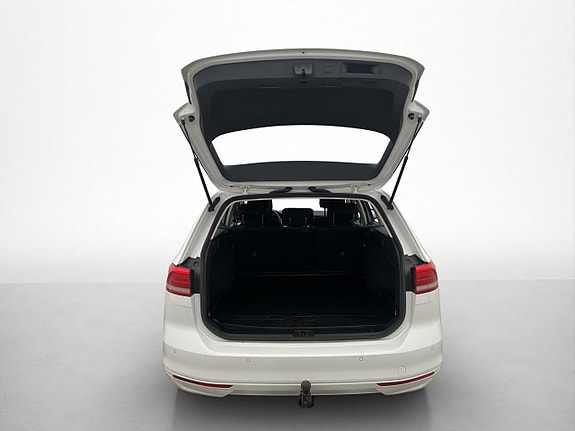 Volkswagen Passat 9 of 27