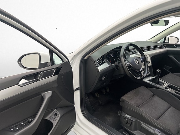 Volkswagen Passat 15 of 27