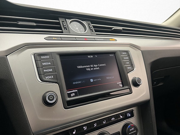 Volkswagen Passat 18 of 27