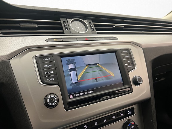 Volkswagen Passat 19 of 27