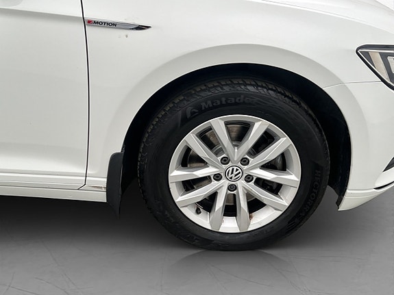 Volkswagen Passat 27 of 27