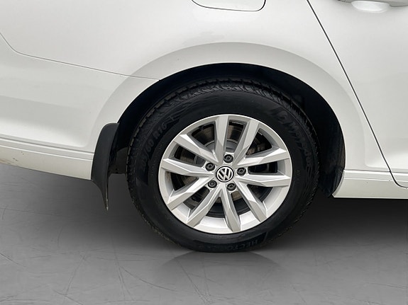 Volkswagen Passat 26 of 27