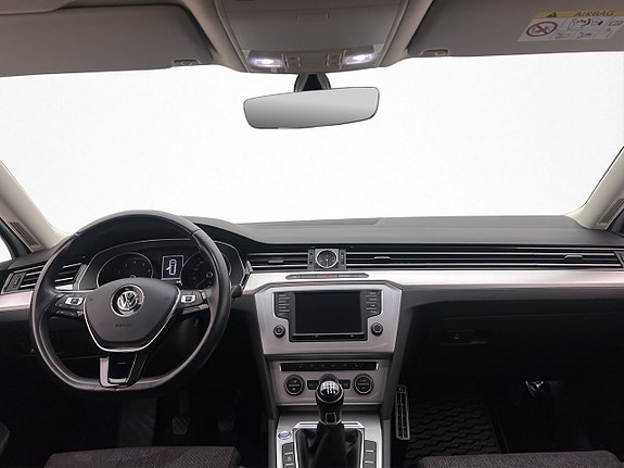Volkswagen Passat 13 of 27