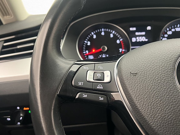 Volkswagen Passat 22 of 27