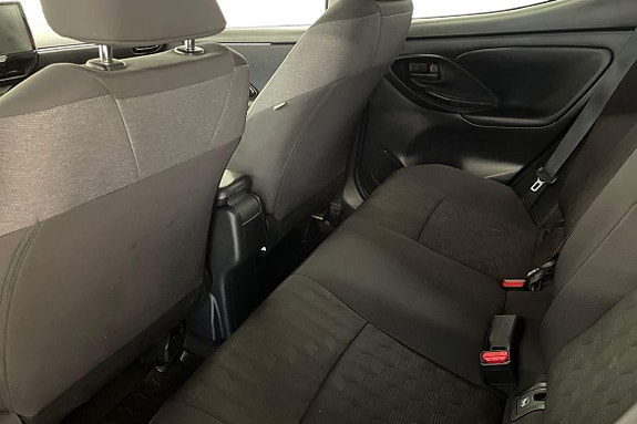 Toyota Yaris 11 of 18