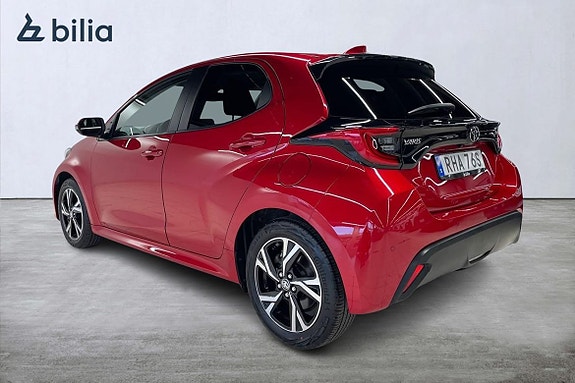 Toyota Yaris 2 of 18