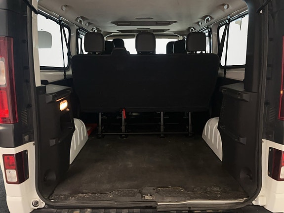 Opel Vivaro 21 of 22