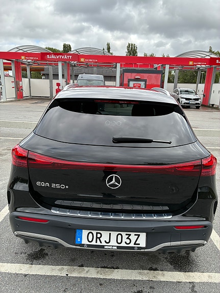 Mercedes-Benz EQA250+ 4 of 13