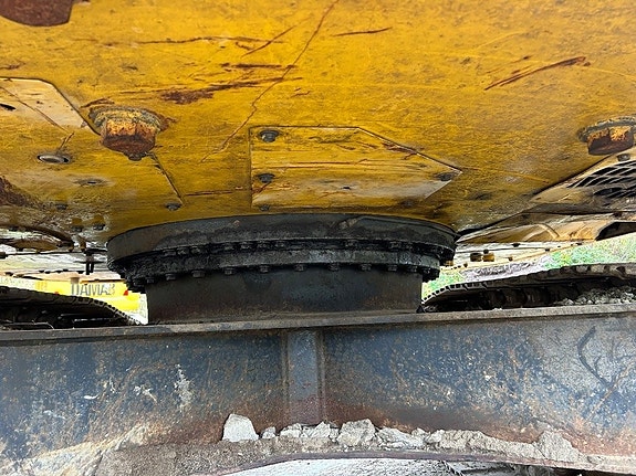 Komatsu PC 228 USLC-11 8 of 24