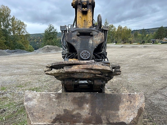 Komatsu PC 228 USLC-11 20 of 24