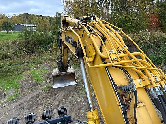 Komatsu PC 228 USLC-11 17 of 24