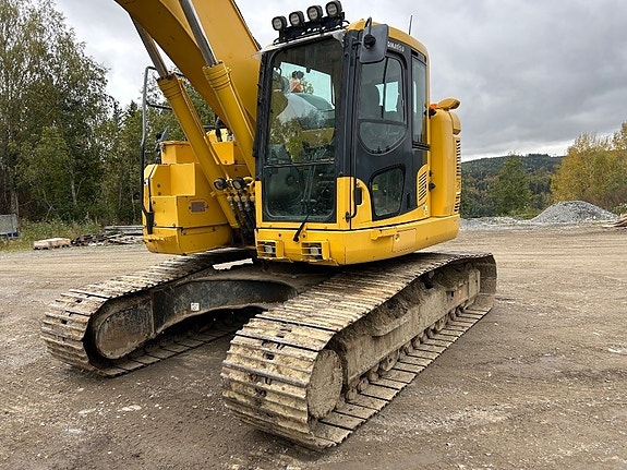 Komatsu PC 228 USLC-11 2 of 24
