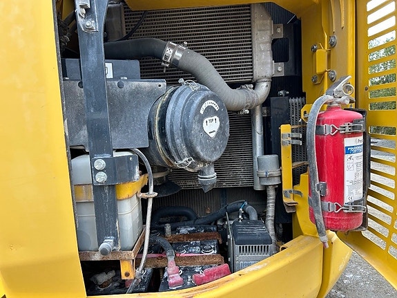 Komatsu PC 228 USLC-11 10 of 24
