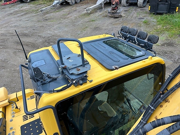 Komatsu PC 228 USLC-11 16 of 24