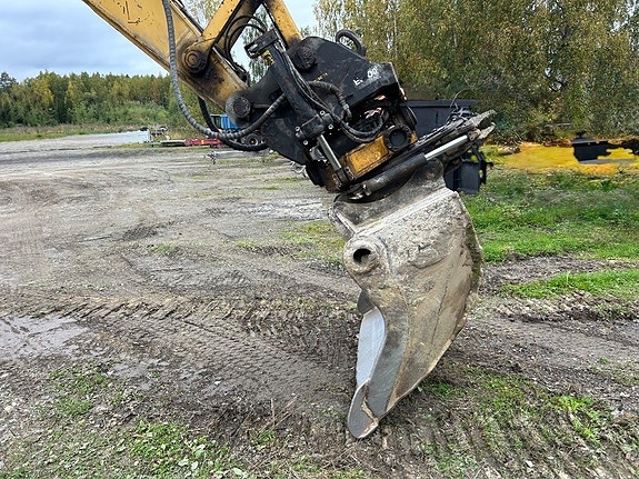 Komatsu PC 228 USLC-11 23 of 24