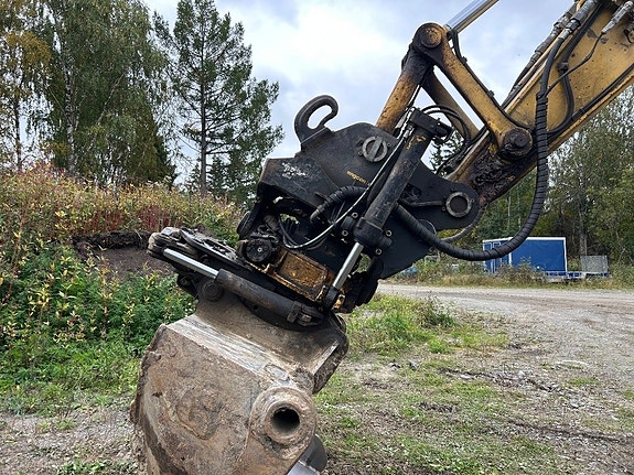 Komatsu PC 228 USLC-11 21 of 24