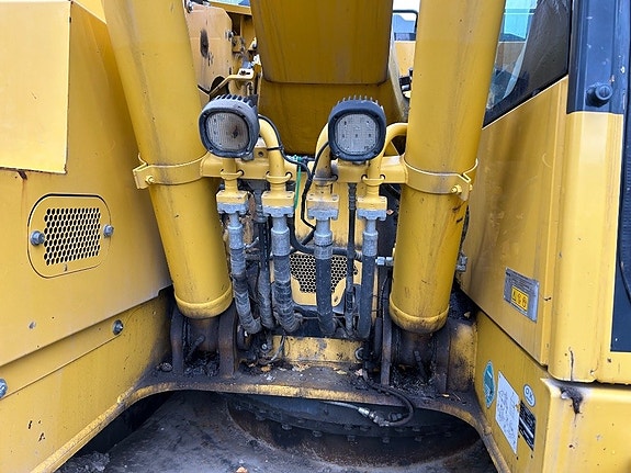 Komatsu PC 228 USLC-11 9 of 24