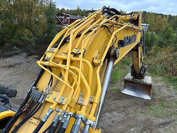 Komatsu PC 228 USLC-11 18 of 24