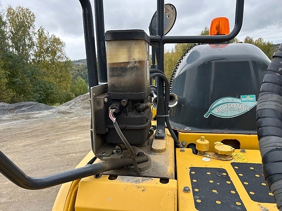 Komatsu PC 228 USLC-11 13 of 24