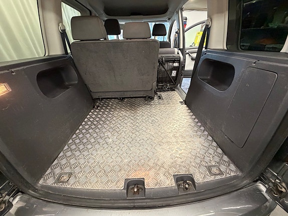 Volkswagen Caddy Cross 16 of 17