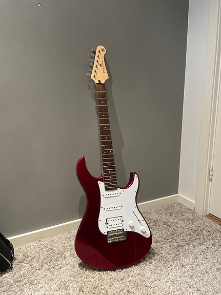 Yamaha Pacifica elgitarr röd