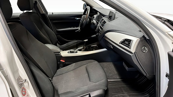 BMW 118i 3 of 9