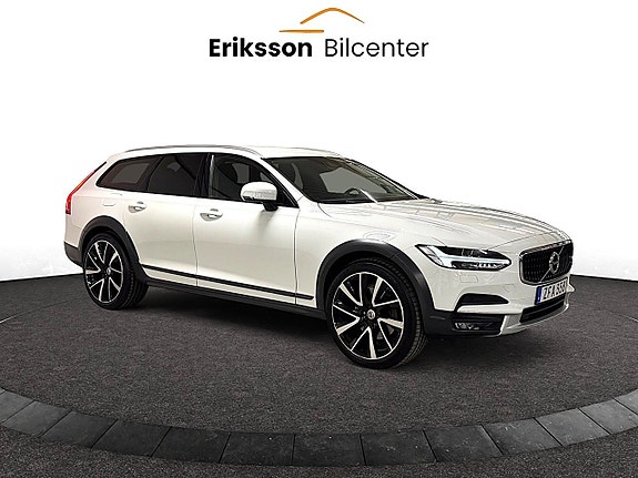 Volvo V90 Cross Country 2 of 26