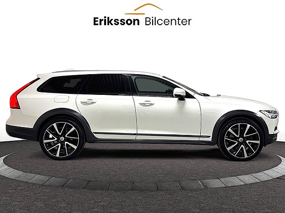 Volvo V90 Cross Country 8 of 26