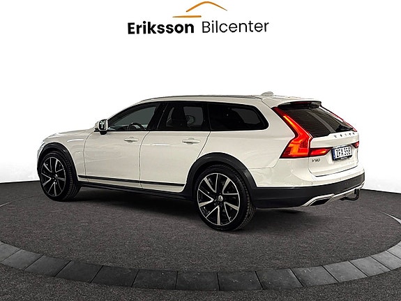 Volvo V90 Cross Country 4 of 26