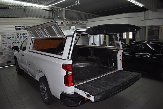 Chevrolet Silverado 1500 10 of 12