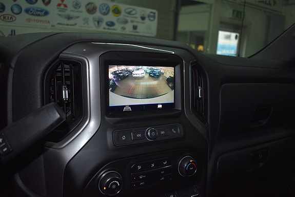 Chevrolet Silverado 1500 8 of 12