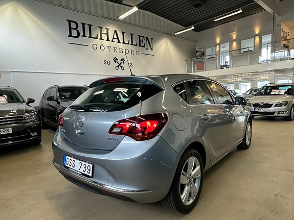 Opel Astra 8 of 19