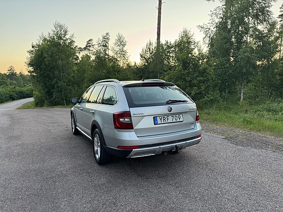 Skoda Octavia Scout 4 of 5