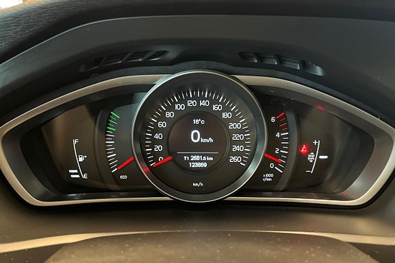 Volvo V40 16 of 30