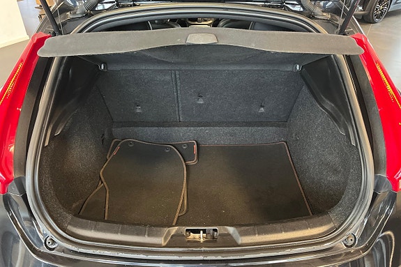 Volvo V40 25 of 30