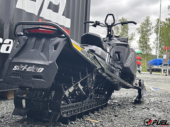 Ski-Doo Summit X 154 850 3 of 3
