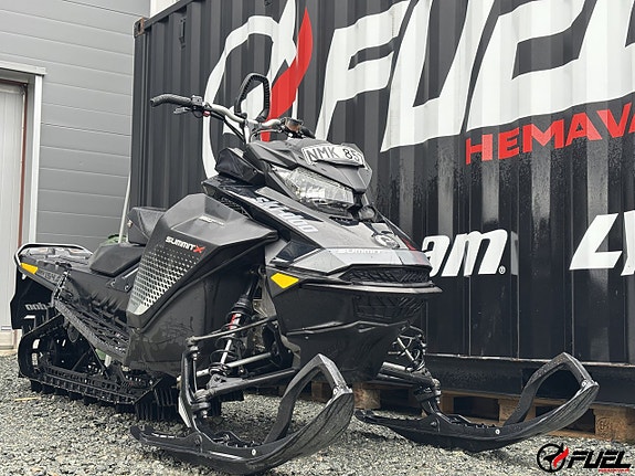 Ski-Doo Summit X 154 850 2 of 3