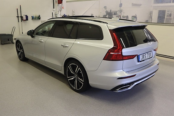 Volvo V60 2 of 27