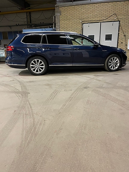 Volkswagen Passat 3 of 8