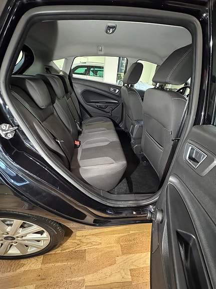 Ford Fiesta 9 of 18