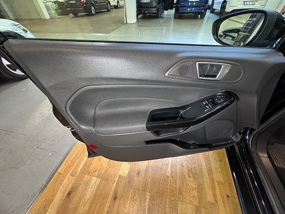 Ford Fiesta 14 of 18