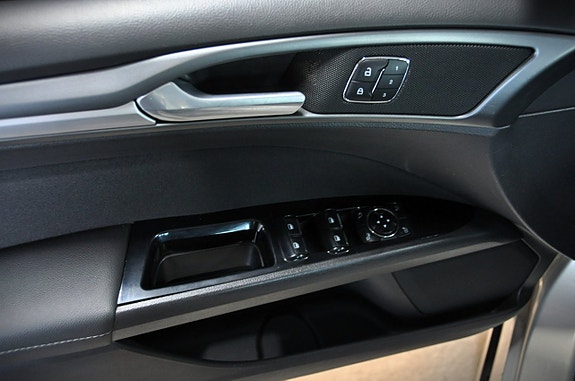 Ford Mondeo 13 of 16