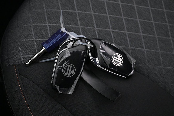 MG HS 17 of 27