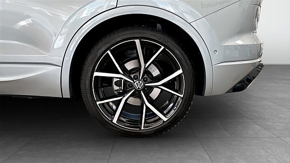 Volkswagen Touareg 6 of 12