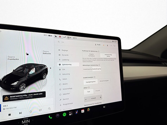 Tesla Model Y 24 of 30