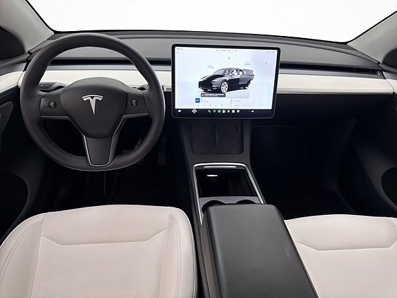 Tesla Model Y 15 of 30
