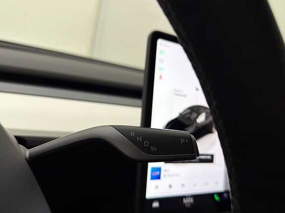 Tesla Model Y 17 of 30